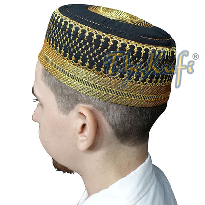 Topi Empuk Hitam dengan Sulaman Emas Unik