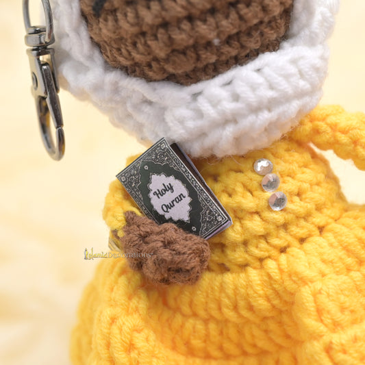 Gantungan Kunci Boneka Quran Cuties Buatan Tangan – Gantungan Kunci Amigurumi Islam Rajutan Katun Kuning, Charm Tas Boneka Berjilbab Lucu, Hadiah